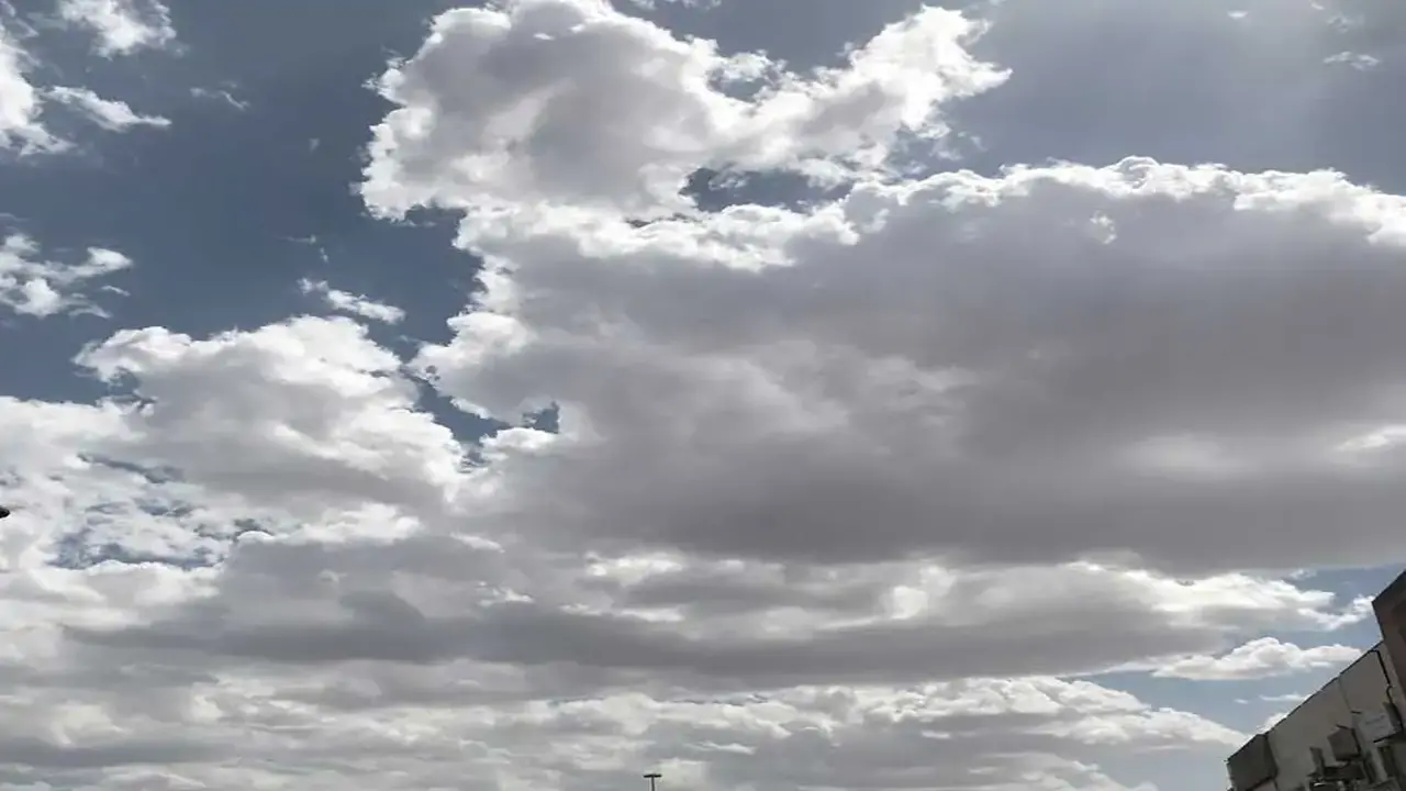 استقرار حالة الطقس غدا مع تحذيرات من كثافة الشبورة المائية في الصباح